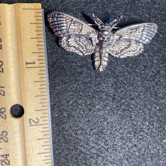Moth Brooch - Picture 3 of 4